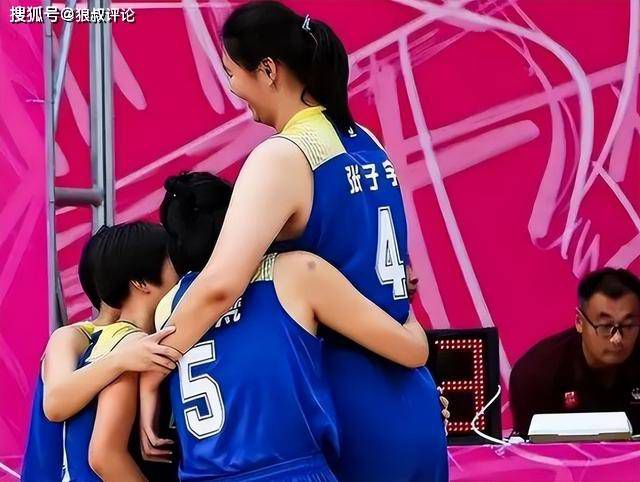 不戴乳罩的丰满已婚妇女2